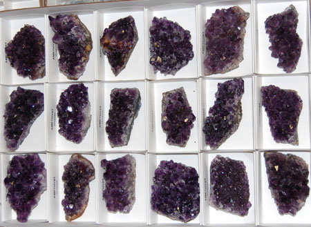 Image of amethyst clusters in flat