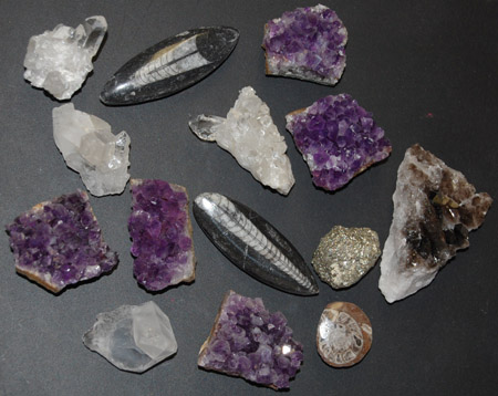Image of assorted mineral magnets, agate slices, geodes, sandstone, desert roses