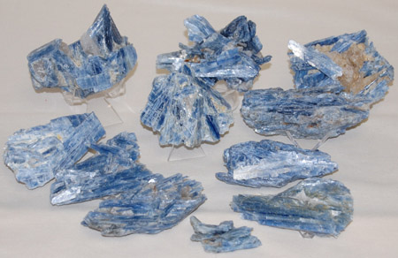 Image of kyanite clusters